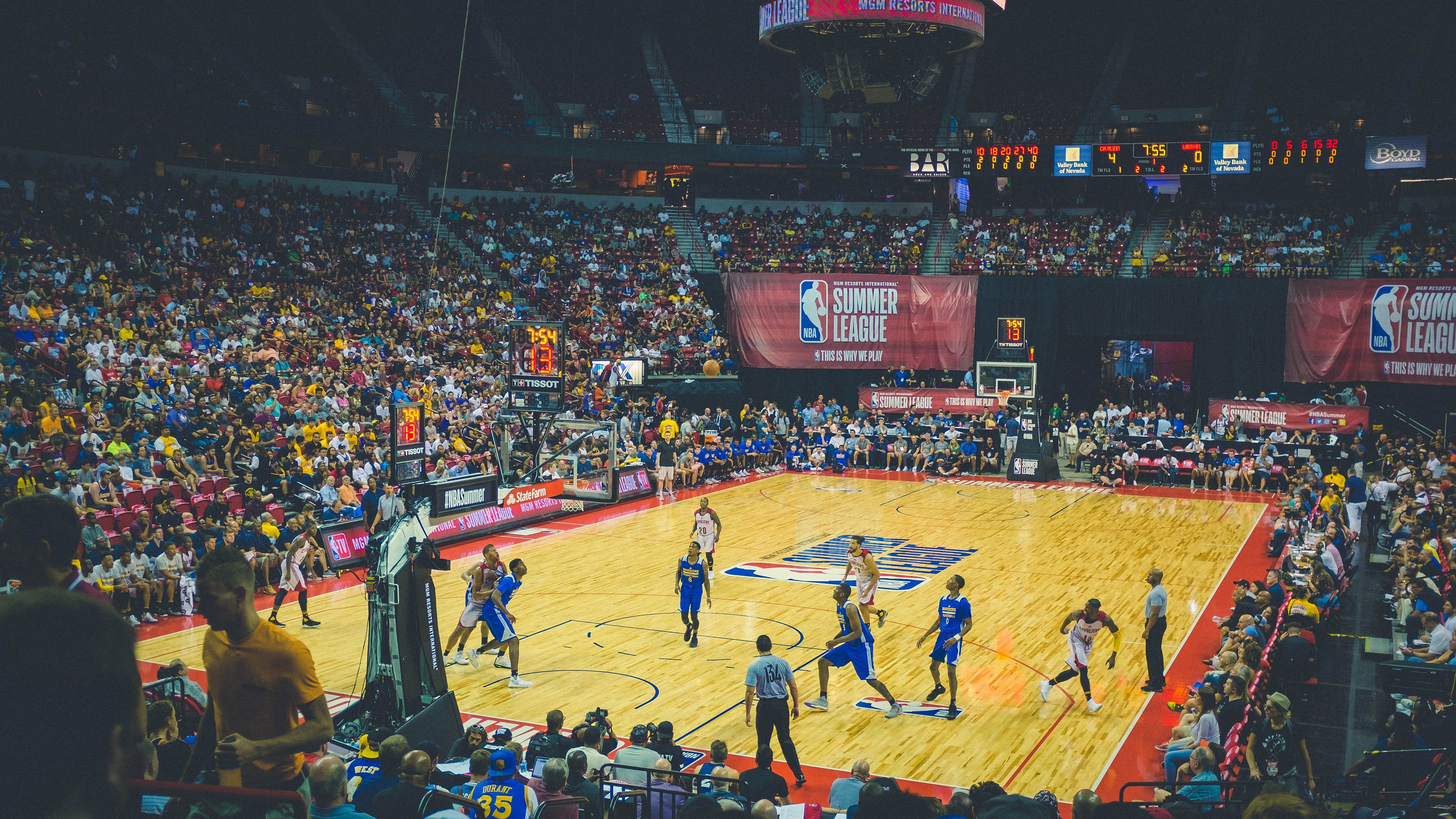 利拉德单节17分接管比赛！凯尔特人一波流摧毁太阳，关键时刻还得看利指导