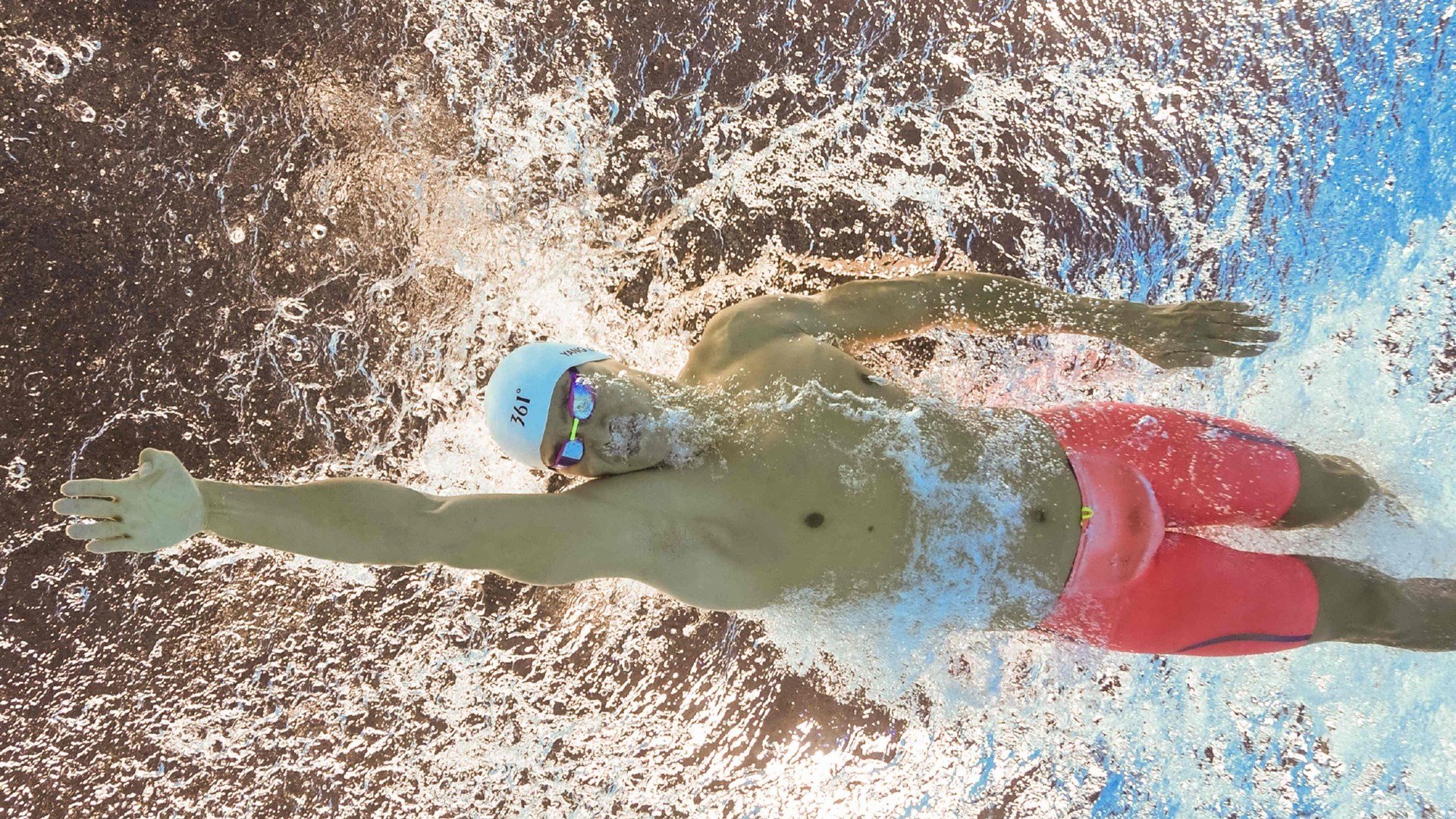 孤星如何点亮宇宙，戈麦斯之夜与足球艺术的个体咏叹